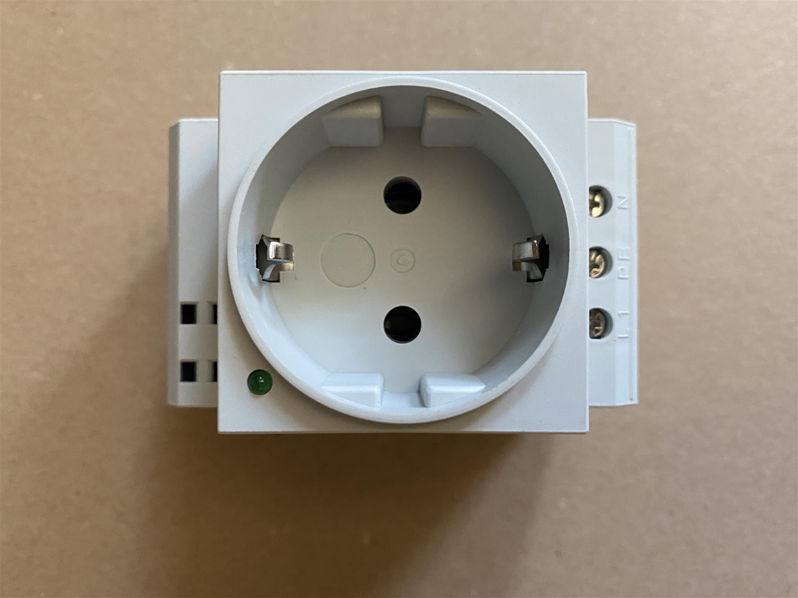 1St. Reltech HYDES1D grau Schaltschranksteckdose 16A Steckdose für Verteilereinbau Hutschiene