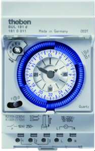 1St. Theben 1810011 24 Std., 1 Kanal Tageszeitschaltuhr, 230 V, 45 - 60 Hz, 3 TE, Uhrzeit-Feineinstellung, Schaltzustandsanzeige, Dauerschalter Ein/Aus, Gangreserve, Steckreiter SUL 181 d