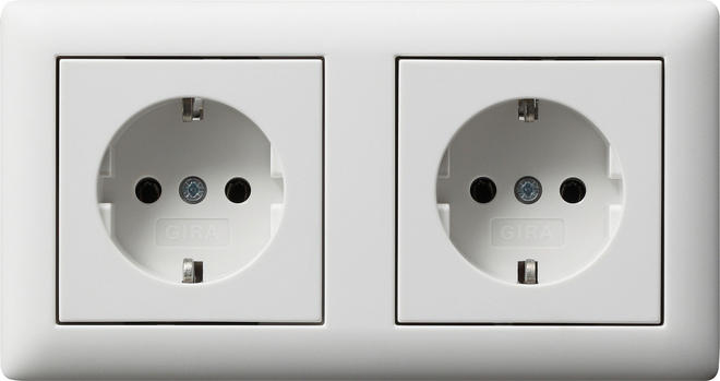 1St. Gira 479304 SCHUKO-Steckdose 2fach 16A 250V vorverdrahtet, komplett mit Abdeckrahmen, Reinweiß seidenmatt