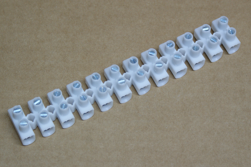 1St. Lüsterklemme 10mm² 1Riegel = 12 polig 1St. Lüsterklemme 10mm² 1Riegel = 12 polig